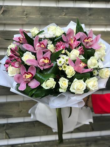 Букет цветов из: Розы и Хризантемы в Новочернореченский