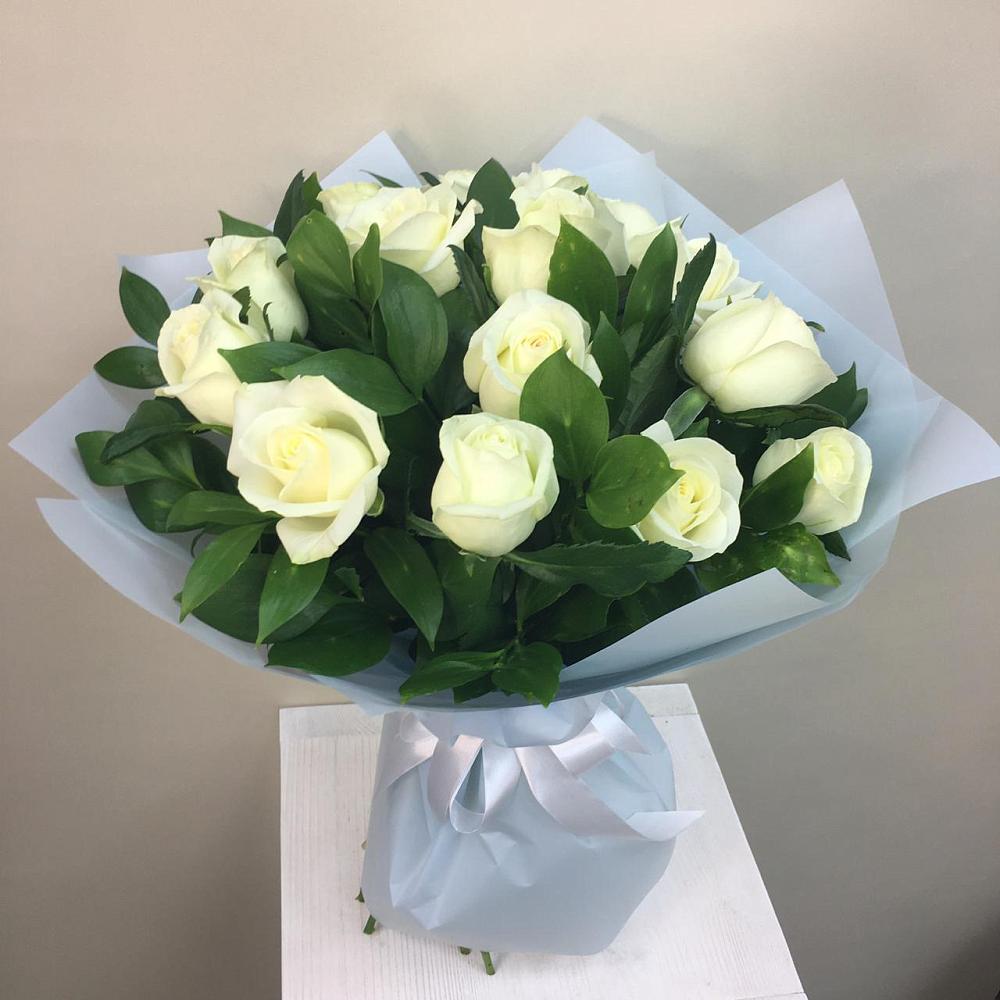 Букет 15 Белых роз Проуд в Новочернореченский