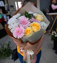 Букет цветов из:  Герберы, Розы и Хризантемы в Новочернореченский